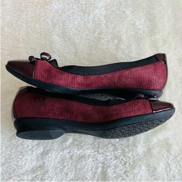 CLARKS Burgundy Leather Candra Glow Flats Size 5 - Picture 4 of 9